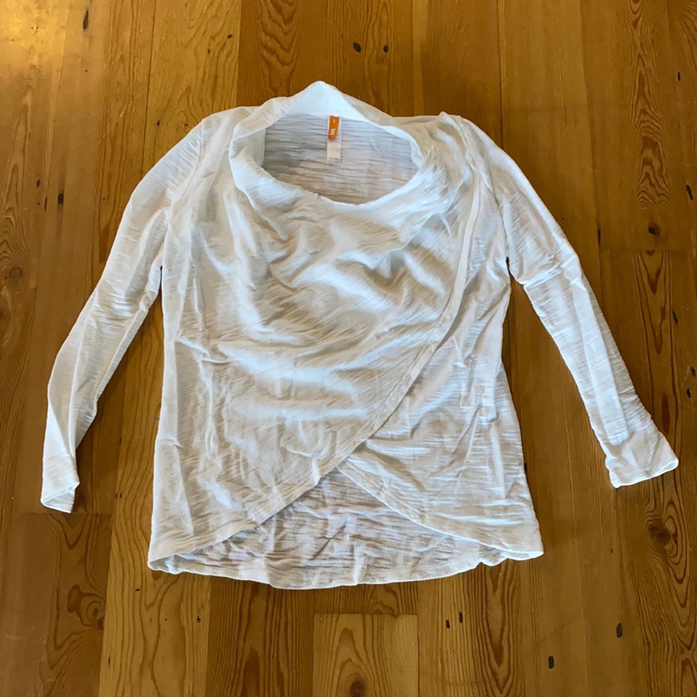 LUCY Womans Top size Medium, White